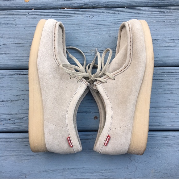 clarks wallabees sand suede